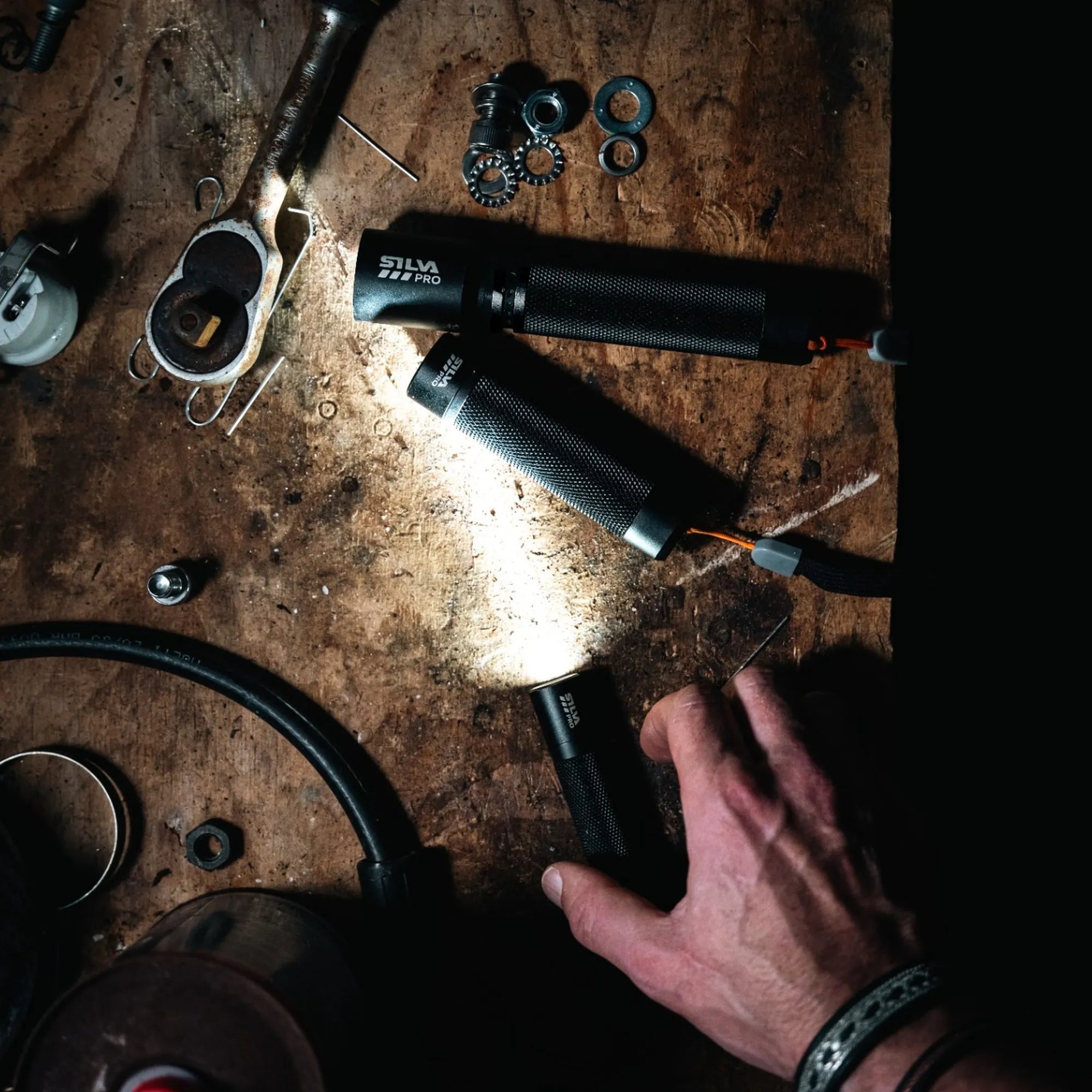 Flashlights 3 flatlay_PDP_2048