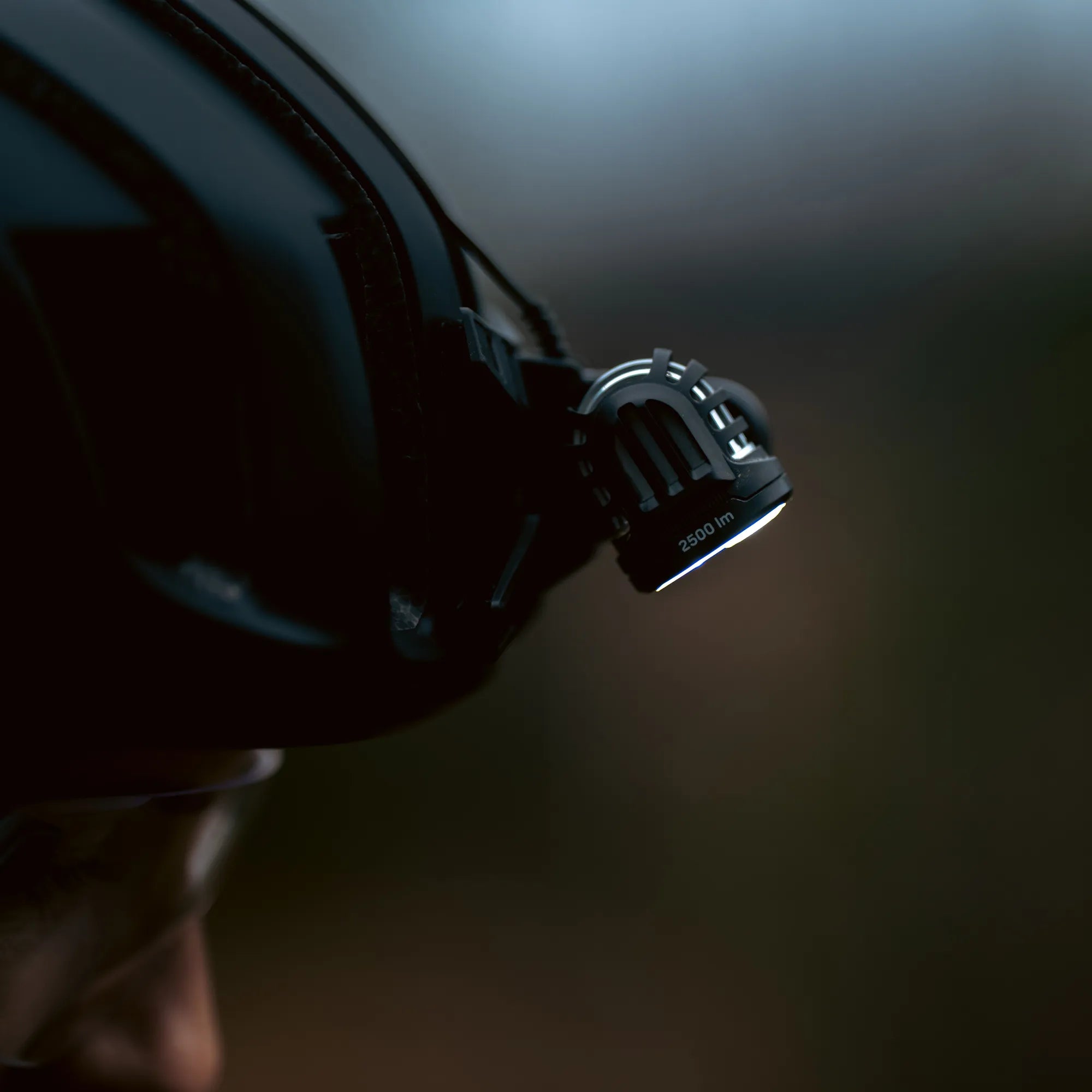 Free MTB 2500_38716_lifestyle on helmet