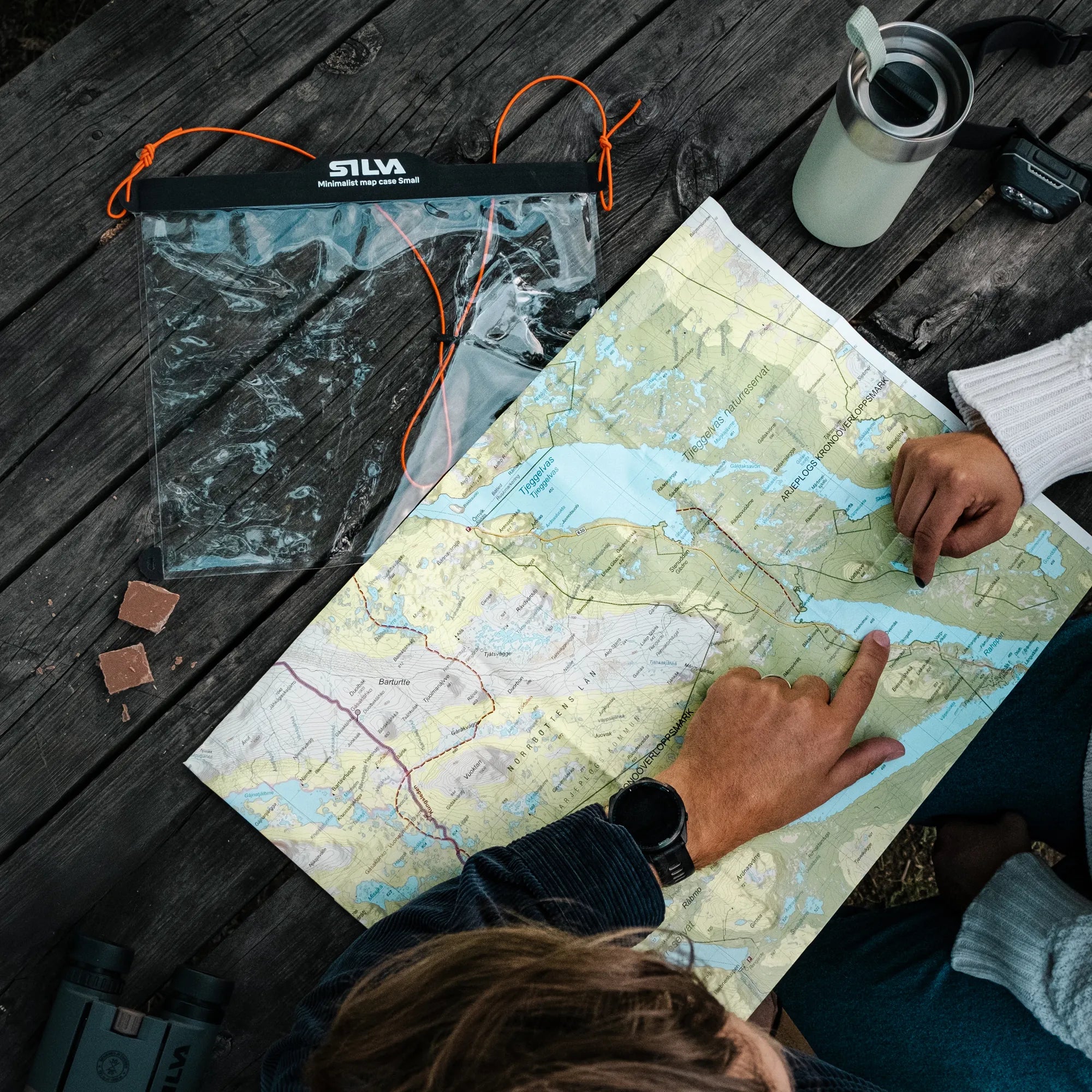 Minimalist map case Small_38362_lifestyle2