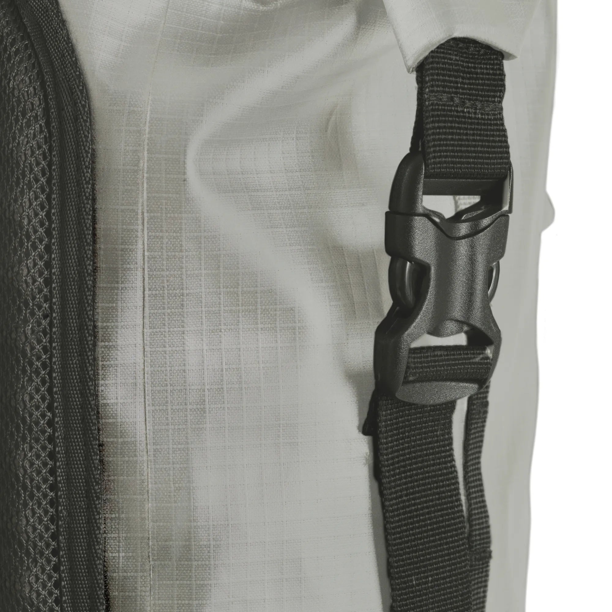 360 Orbit 25L_37749_detail-buckle