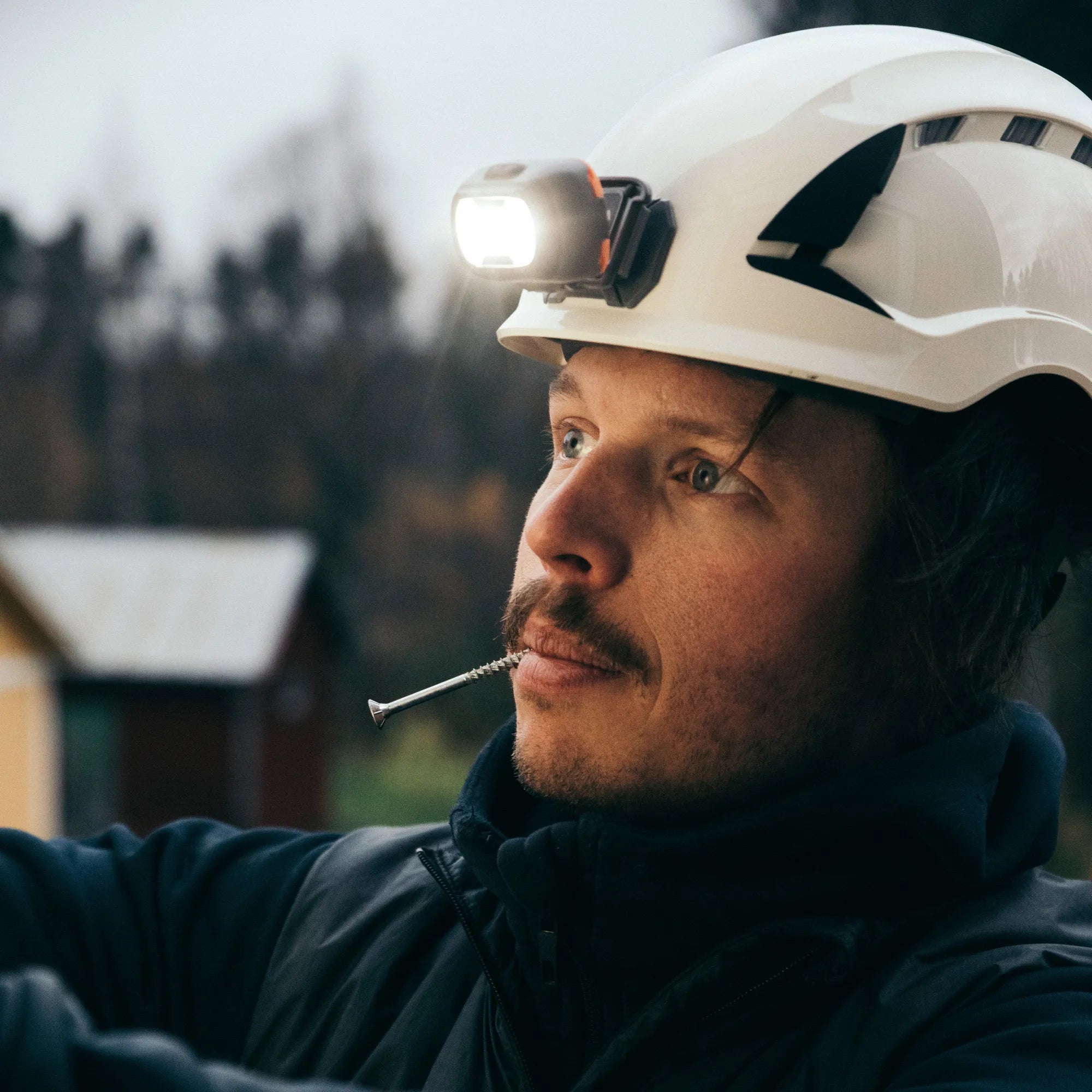 SeekLight_lifestyle_on helmet